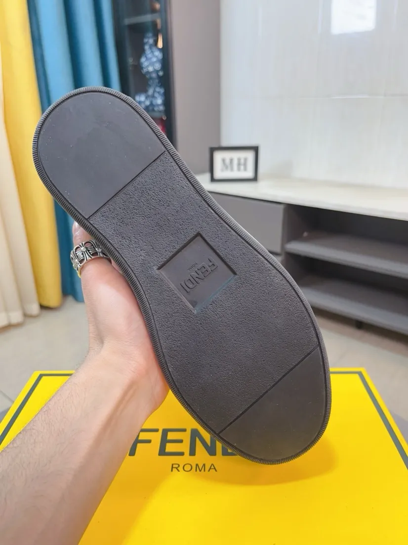 Men's Men's Shoes💰420🌹🌹[fendi] Fendi's classic and comfortable men's, this complex sneaker is made of soft calfskin➕genuine leather lining➕original ultra-light rubber material with rough outsole. This unique and light style is suitable for the casual and refined sensibility of this season. It is comfortable and natural on the feet. It is an everyday style for casual travel in autumn and winter! 38/44